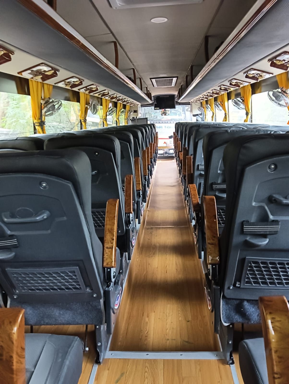 WhatsApp Image 2025-12-04 at 16.07.21_9a810c08.jpg - Supreme Car Rental